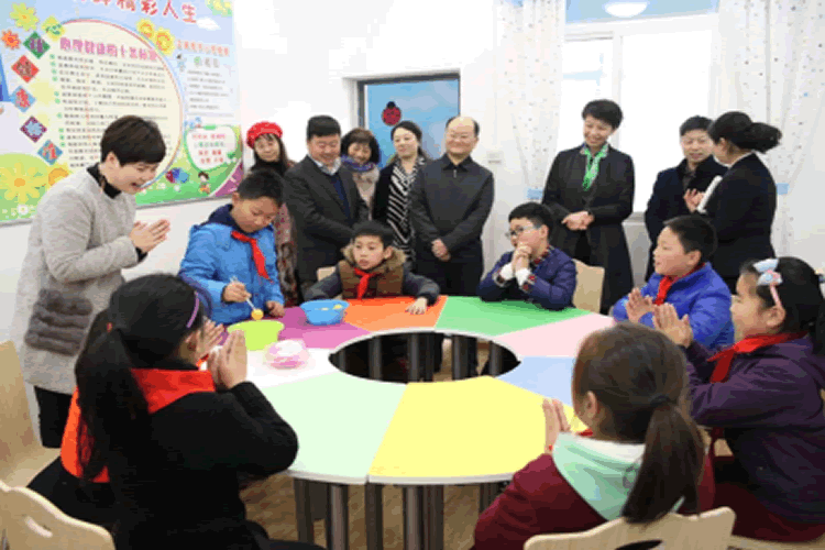信阳市心理卫生协会在胜利路学校举行&ldquo;心理健康督导点&rdquo;揭牌仪式
