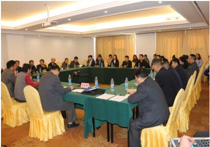 组织科技社团集中学习党的十九大精神