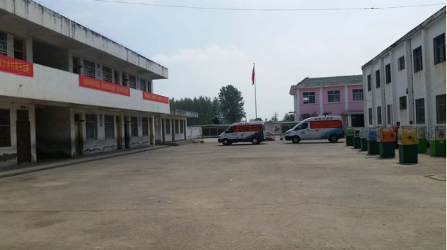 热烈欢迎省科普大篷车走近大别山活动一行莅临我校开展活动