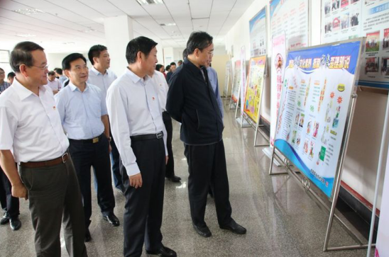 信阳市举行反邪教宣传进高校活动 启动仪式